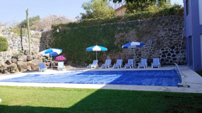 CASA MORADA 24 Personas alberca climatizada Burgos Cuernavaca